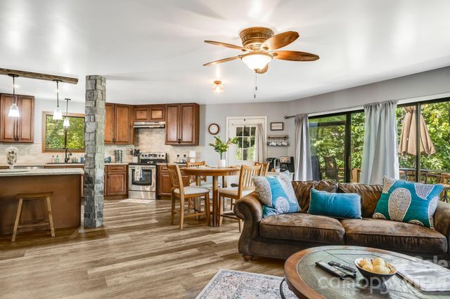 169 Viking Trail, Hendersonville, NC 28739