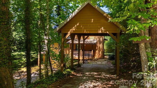 169 Viking Trail, Hendersonville, NC 28739