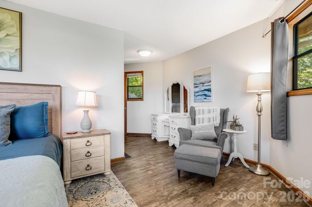 169 Viking Trail, Hendersonville, NC 28739