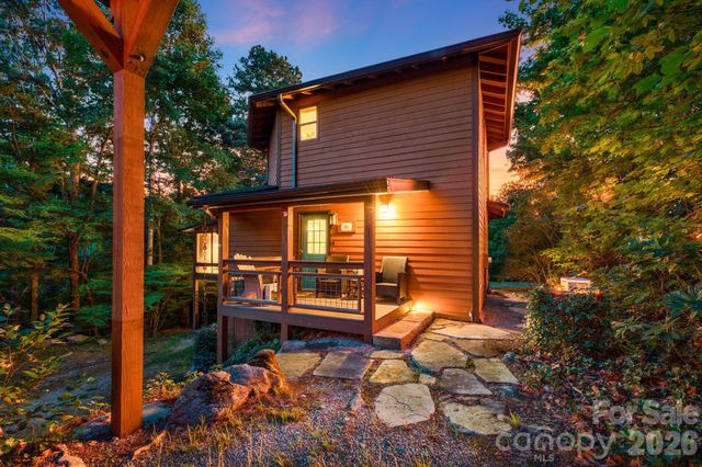 169 Viking Trail, Hendersonville, NC 28739