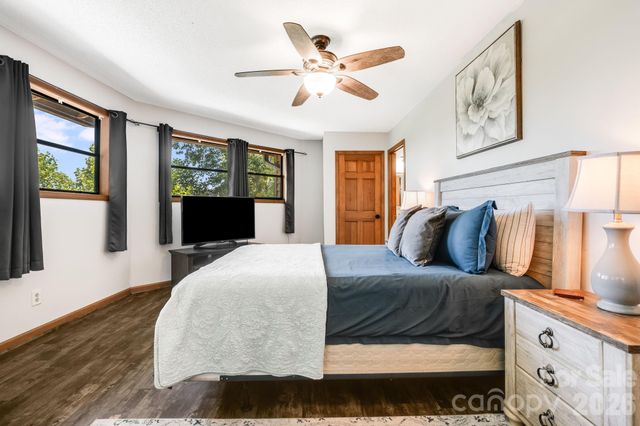 169 Viking Trail, Hendersonville, NC 28739
