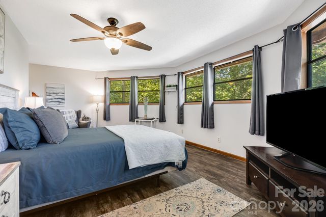 169 Viking Trail, Hendersonville, NC 28739