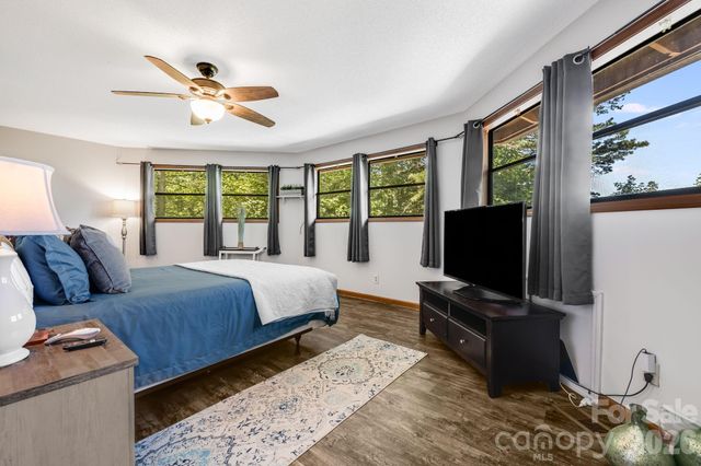 169 Viking Trail, Hendersonville, NC 28739