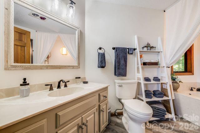 169 Viking Trail, Hendersonville, NC 28739