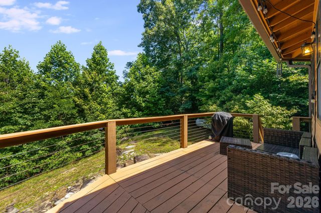 169 Viking Trail, Hendersonville, NC 28739