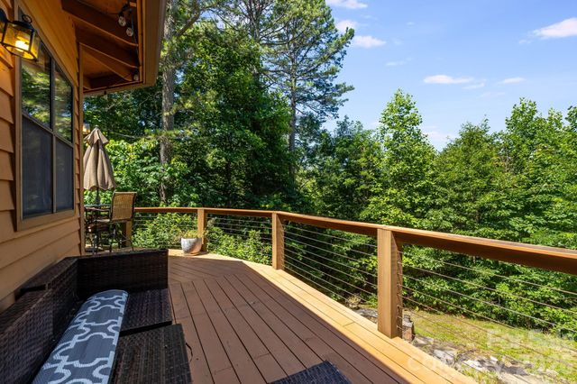 169 Viking Trail, Hendersonville, NC 28739