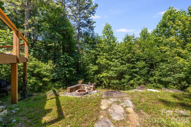 169 Viking Trail, Hendersonville, NC 28739