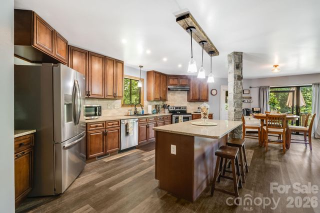 169 Viking Trail, Hendersonville, NC 28739