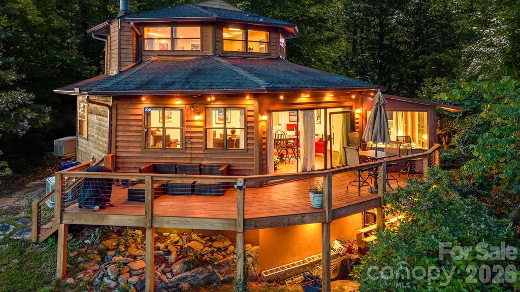169 Viking Trail, Hendersonville, NC 28739