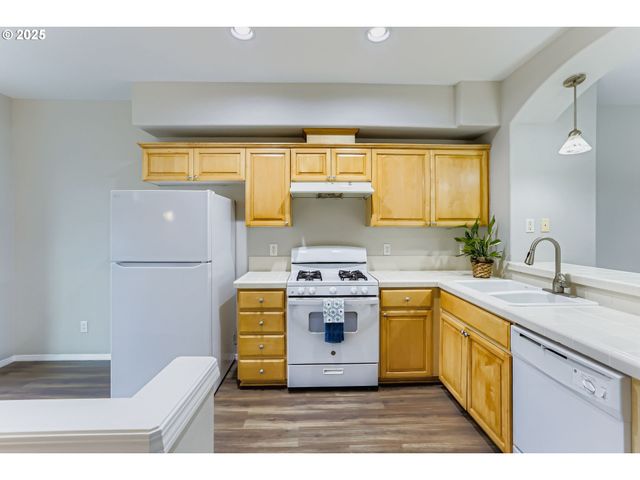 17083 Sw BERKELEY Ln, Beaverton, OR 97003