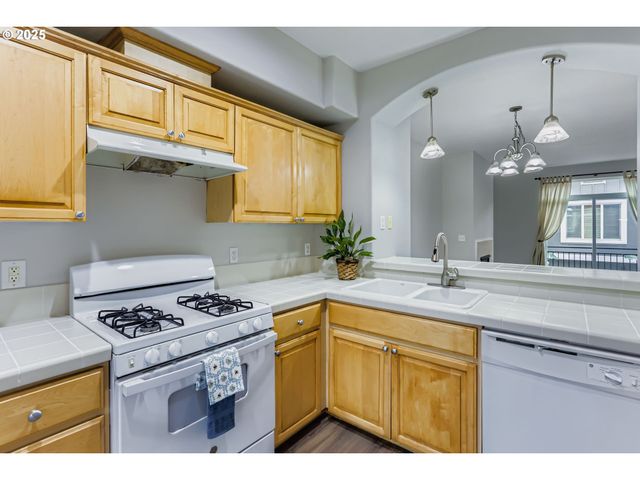 17083 Sw BERKELEY Ln, Beaverton, OR 97003