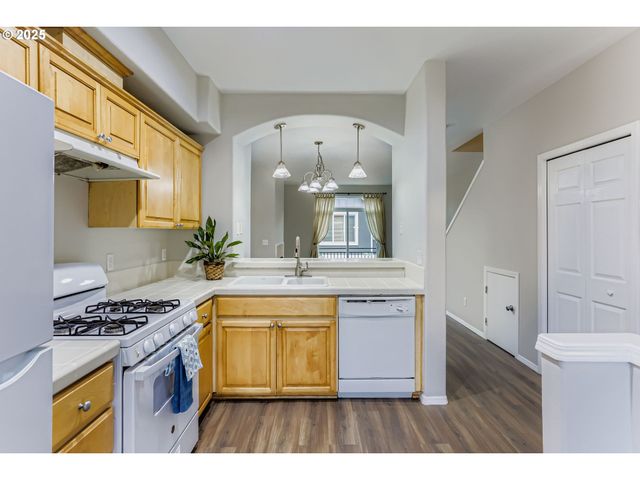 17083 Sw BERKELEY Ln, Beaverton, OR 97003