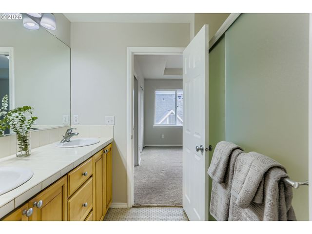 17083 Sw BERKELEY Ln, Beaverton, OR 97003