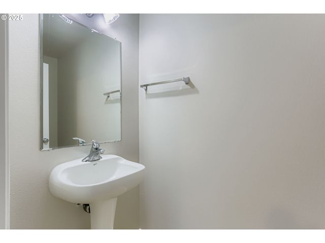 17083 Sw BERKELEY Ln, Beaverton, OR 97003