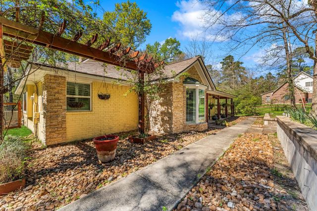 57 Lake Forest Circle, Conroe, TX 77384