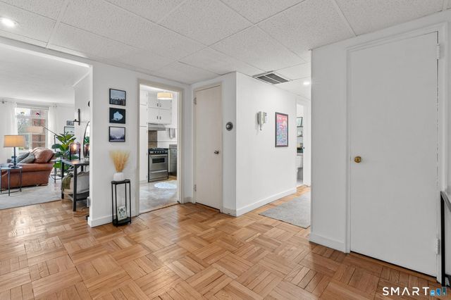 869 Farmington Avenue 205, West Hartford, CT 06119