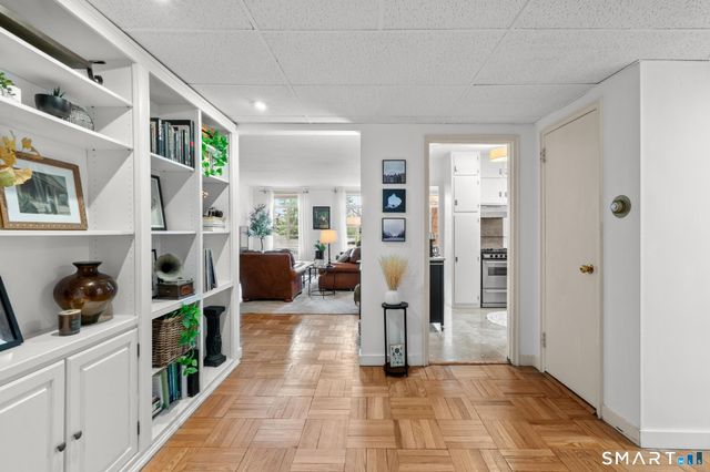 869 Farmington Avenue 205, West Hartford, CT 06119