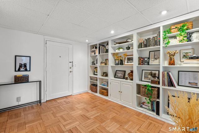 869 Farmington Avenue 205, West Hartford, CT 06119