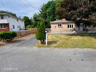 7 Van Dyke Road B, Colonie, NY 12205