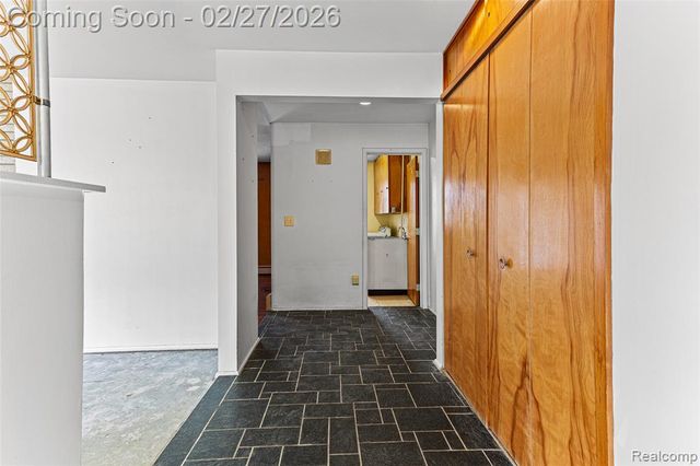 35840 Oakwood Lane, Westland, MI 48186