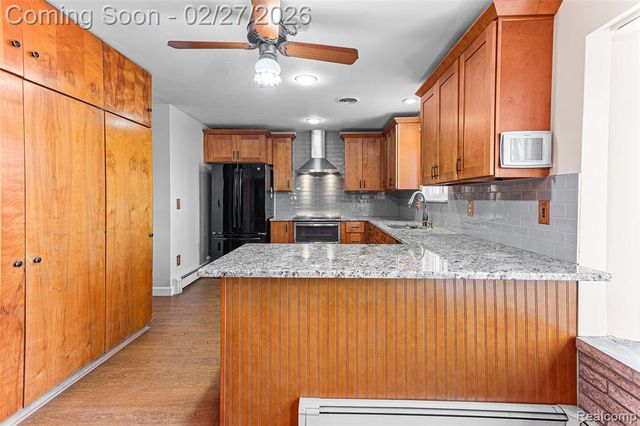 35840 Oakwood Lane, Westland, MI 48186