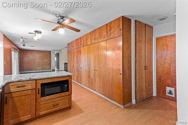 35840 Oakwood Lane, Westland, MI 48186