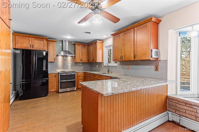 35840 Oakwood Lane, Westland, MI 48186