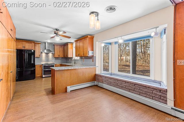 35840 Oakwood Lane, Westland, MI 48186