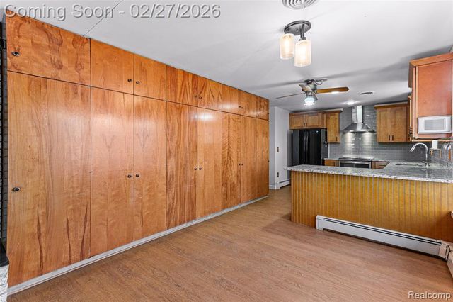 35840 Oakwood Lane, Westland, MI 48186