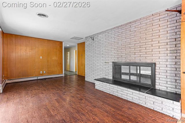 35840 Oakwood Lane, Westland, MI 48186