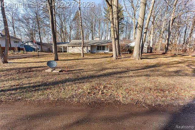 35840 Oakwood Lane, Westland, MI 48186