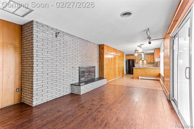 35840 Oakwood Lane, Westland, MI 48186