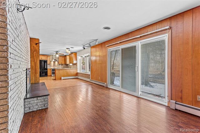 35840 Oakwood Lane, Westland, MI 48186