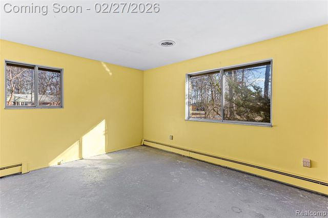 35840 Oakwood Lane, Westland, MI 48186