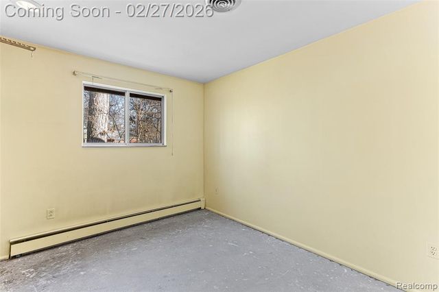 35840 Oakwood Lane, Westland, MI 48186