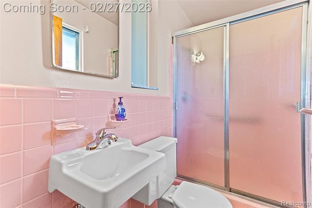 35840 Oakwood Lane, Westland, MI 48186