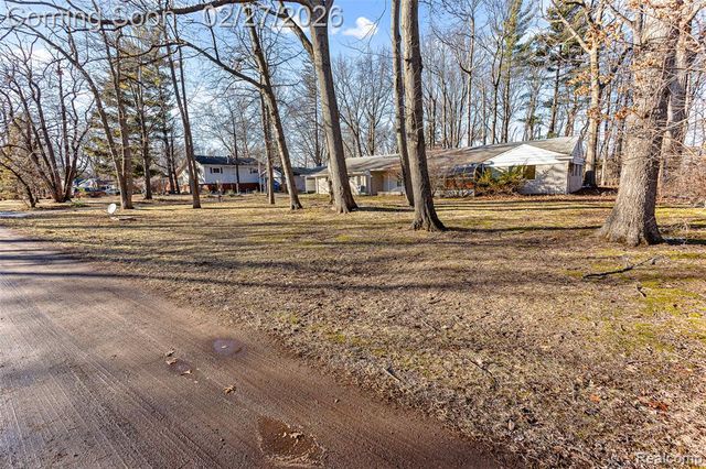 35840 Oakwood Lane, Westland, MI 48186