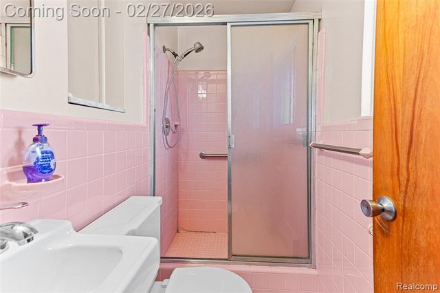 35840 Oakwood Lane, Westland, MI 48186