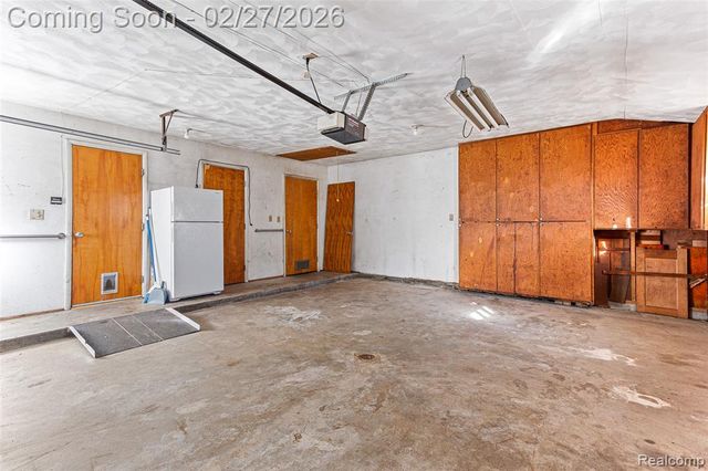 35840 Oakwood Lane, Westland, MI 48186