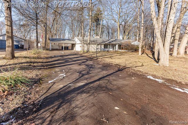 35840 Oakwood Lane, Westland, MI 48186