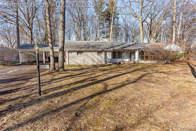 35840 Oakwood Lane, Westland, MI 48186