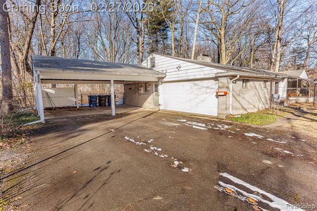 35840 Oakwood Lane, Westland, MI 48186