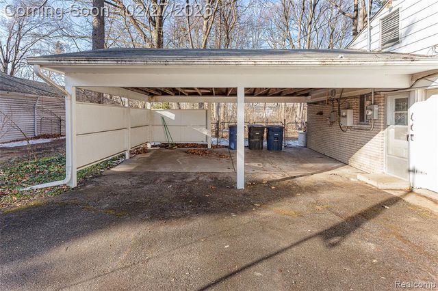 35840 Oakwood Lane, Westland, MI 48186