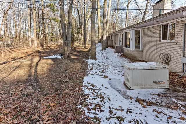 35840 Oakwood Lane, Westland, MI 48186