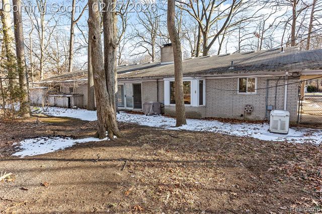 35840 Oakwood Lane, Westland, MI 48186