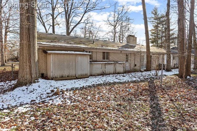 35840 Oakwood Lane, Westland, MI 48186