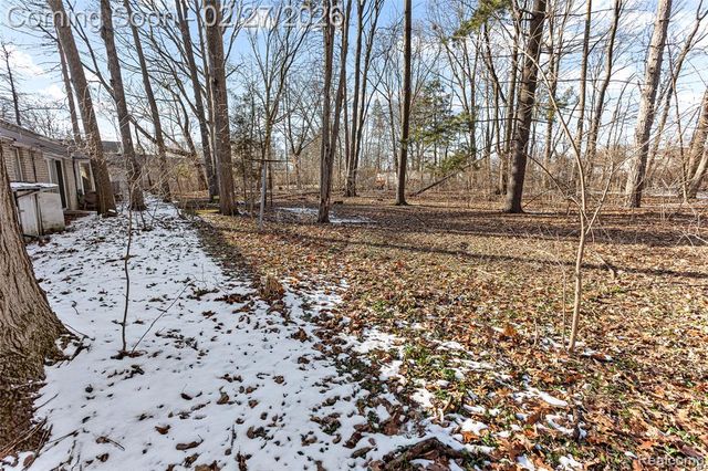 35840 Oakwood Lane, Westland, MI 48186