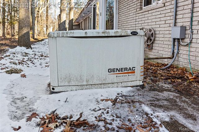 35840 Oakwood Lane, Westland, MI 48186