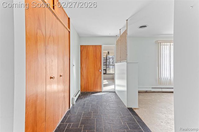 35840 Oakwood Lane, Westland, MI 48186