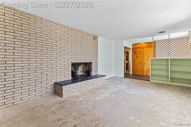 35840 Oakwood Lane, Westland, MI 48186